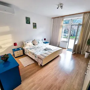 Retreat With Free Parking Pula